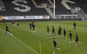 CRNO-BELI ODRADILI POSLEDNJI TRENING PRED UTAKMICU: Sutra ih očekuje meč sezone (VIDEO)