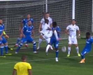 SPORNA SITUACIJA NA BANOVOM BRDU: Čukarički tražio penal već posle 40. sekundi igre, sudija ostao nem! (VIDEO)
