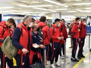 KANGA I IVANIĆ NISU JEDINI, JOŠ NEKO NE IGRA: Crveno-beli krenuli na put – evo ko se našao u avionu! (FOTO)