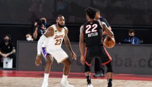 MAJAMI ‘SRUŠIO’ LEJKERSE: Brutalna partija i tripl-dabl Džimija Batlera, Hit smanjio prednost u finalnoj seriji (VIDEO)