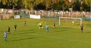 ‘NAJLUĐI’ AUTOGOL U ISTORIJI FUDBALA: Golman postao predmet podsmeha, mnogi ga optužuju da je ovo namerno uradio! (VIDEO)