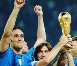 ČUVENI ITALIJANSKI FUDBALER PREŽIVEO DRAMU: Lopovi sa oružjem upali u kuću nekadašnjem napadaču ‘Azura’