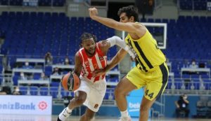 ZVEZDA DOŽIVELA PRVI PORAZ U EVROLIGI: Loša partija crveno-belih u Istanbulu, Lorenzo Braun bez milosti prema bivšem klubu (VIDEO)