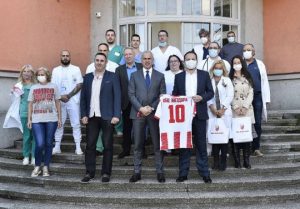 NASTAVLJENA MISIJA: Zvezda podelila sezonske karte radnicima KBC Zvezdara (VIDEO)