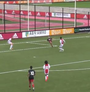 DA SE ZNA ČIJI JE SIN: Naslednik Robina van Persija postigao sjajan gol! (VIDEO)