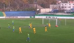 NA NJEGA SMO VEĆ NAVIKLI, NIJE MU PRVI PUT: Novi bizaran pogodak u srpskom fudbalu, neverovatan kiks golmana o kom smo već pisali! (VIDEO)