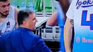 NEKADA JE BILO „HOĆEŠ PLATU MAJSTORE“, A SADA „DAJ KOŠ MAJSTORE“: Trener Igokee ponovo u elementu, zbog njegovog urnebesnog tajm-auta gore mreže (VIDEO)