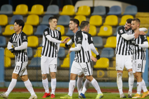 POKER ‘PARNOG-VALJKA’ U SENTI: Stanojević napravio izmene za udžbenike, Suma se vratio u stilu! (VIDEO)