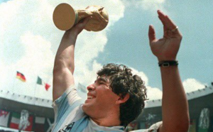 PELE NEUTEŠAN ZBOG NJEGOVE SMRTI: Mnogi su ih smatrali kao najveće konkurente, a Pele se sada na dirljiv način oprostio od Maradone!