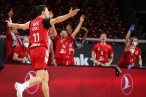 OVA SRAMOTNA GREŠKA EVROLIGE ĆE VAS NASMEJATI: Lučić dobio trofej na kome je grb potpuno drugog kluba!