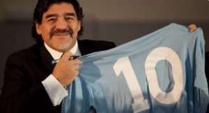 DOKAZ KOLIKO JE MARADONA BIO OBOŽAVAN NA BALKANU: Poslednji pozdrav za legendarnog Argentinca, i to na ćirilici!