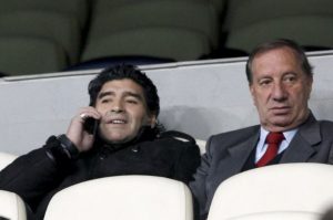 OVAJ ARGENTINAC NE SME DA OTKRIJE DA JE MARADONA UMRO: ‘Isključili smo mu televizor, ne sme da sazna’