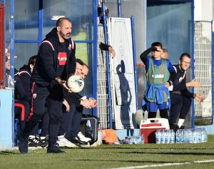 STANKOVIĆ ZADOVOLJAN IGROM U SURDULICI: Zvezdin trener o pobedi, ali i Kangi – „Pečatiran trijumf nad Slovanom, svi znamo ko je Gelor“
