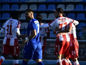 GORELO JE NEBO IZNAD SURDULICE: Navijači Zvezde se iznenada pojavili na meču protiv Radnika i priredili pravi spektakl