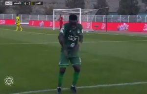 BIVŠI IGRAČ ČUKARIČKOG BACIO U TRANS KOMENTATORA: Napadač doneo tri boda Milojevićevom timu, a onda spektakularno zaplesao! (VIDEO)