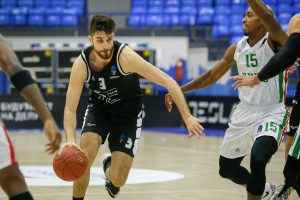 TROFEJNI TRENER GLEDA PARTIZAN: Crno-bele protiv Uniksa bodri čuveni stručnjak! (FOTO)
