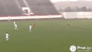 GDE ĆEŠ CRNI GOLMANE?: Još jedan komičan pogodak u Prvoj ligi, pogledajte gol koji je nasmejao celu Srbiju! (VIDEO)