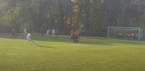 ROBERTO KARLOS MOŽE DA MU POZAVIDI: Poput najvećih fudbalskih majstora – nesvakidašnja golčina u našem nižerazrednom takmičenju! (VIDEO)