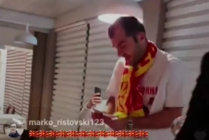 MAKEDONSKI AS PROSLAVIO PLASMAN NA EURO ONAKO KAKO DOLIKUJE: Pandev se ‘uhavito’ za novčanik kada je čuo note legendarnog hita Gorana Bregovića! (VIDEO)