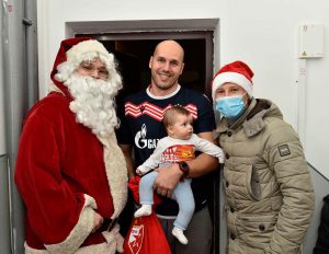 SRNIĆ U IME ZVEZDE: Zvezdino dete delilo paketiće najmlađim navijačima!