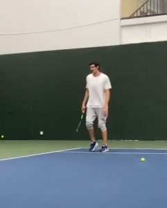 ‘BUŠAN TI REKET’: Boban Marjanović zaigrao tenis, Luka Dončić mu se smejao! (VIDEO)