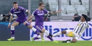 FUDBALER JUVENTUSA UMALO SLOMIO NOGU RIVALU: Start za ‘zatvor’ Huana Kvadrada i zasluženo isključenje! (VIDEO)