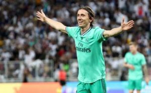 ZAKUVALO SE U REALU: Modrić se tokom utakmice posvađao sa saigračem zbog kiksa