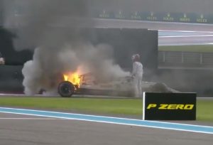 NOVI HAOS U FORMULI 1: Velika drama na stazi, Raikonenov bolid progutala vatra (VIDEO)