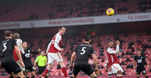 ARSENAL SE PONOVO OBRUKAO: Urnebesna reakcija navijača na njihovu igru, Lester bez većih problema slavio kod kuće! (FOTO)