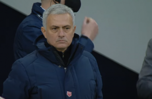 TOTENHEM PONOVO NIJE SLAVIO:  Murinjo na putu za svlačionicu saznao za glupost svog igrača! (VIDEO)