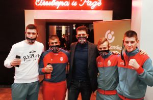 BEOGRADSKO DRAMSKO POZORIŠTE U ZNAKU BOKSA: Biković šampionima uručio karte za predstavu i stipendije BSS