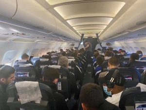 SRPSKI KLUBOVI SE VRATILI IZ TURSKE: Dva čartera sletela u Beograd, s aerodroma pravo na testiranje (FOTO)