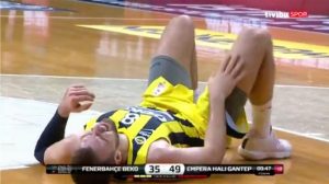 SCENA KOJA JE ZABRINULA MNOGE: Gudurić dobio žestoko udarac, morao da završi meč pre vremena (VIDEO)