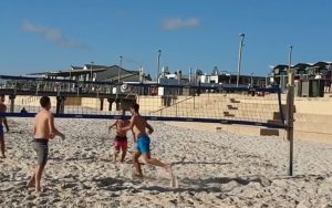 NOVAKOV SNIMAK POSTAO HIT NA INTERNETU! Đoković se ‘upecao’ na mreži, kolege se valjale od smeha! (VIDEO)