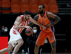 ZVEZDINA LOŠA ODBRANA I UBEDLJIV PORAZ OD VALENSIJE: Crveno-beli upisali 13. neuspeh u Evroligi! (VIDEO)