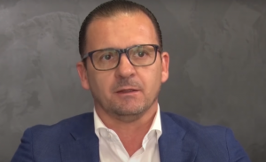 LEGENDA SRPSKOG FUDBALA I REAL MADRIDA PORUČUJE: ‘Azar ne bi smeo da bude u startnoj postavi’