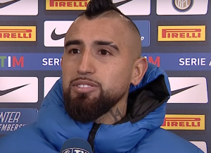 ČILEANAC POLJUBIO GRB VELIKOG RIVALA PRED DERBI: ‘Nikada nisam hteo! Dao bih dušu za Inter’ (VIDEO)