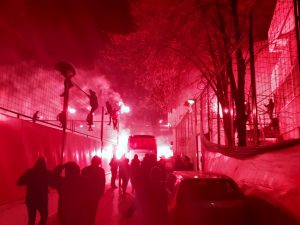 SVE JE GORELO NA MARAKANI: Delije napravile feštu na dočeku igrača posle pobede u Novom Pazaru (FOTO) (VIDEO)