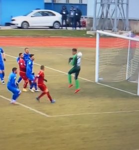 KAKAV KIKS GOLMANA MLADOSTI! Mladi čuvar mreže Lučanaca napravio neverovatnu grešku! (VIDEO)