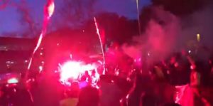 SPEKTAKL ISPRED ‘KAMP NOUA’: Navijači Barselone priredili pravu feštu! (VIDEO)