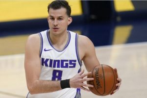 BJELICI DOVOLJNO 12 MINUTA DA REŠI MEČ! Zapažena partija Srbina i koš za pobedu Sakramenta! (VIDEO)