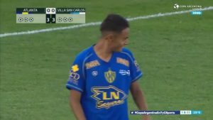 NJEMU SE SMEJE ČITAV SVET: Zaleteo se 20 metara da šutne penal, a onda je izveo najbizaraniji udarac ikad (VIDEO)