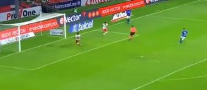 OVO SE NE VIĐA SVAKI DAN! Bizarna situacija u Meksiku, sudija odbranio gol! (VIDEO)