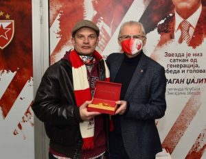 POKLONI ZA LOJALNE ZVEZDAŠE: Predsednik Mijailović usrećio najvernije članove crveno-belih