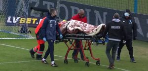 UZNEMIRUJUĆE SCENE U POLJSKOJ! Nekadašnji omladinac Zvezde postigao gol, a potom doživeo tešku povredu! (VIDEO)