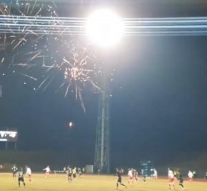 ZASIJALO NEBO IZNAD SUBOTICE: Spektakularni vatromet iznenadio fudbalere Spartaka i Zvezde (VIDEO)