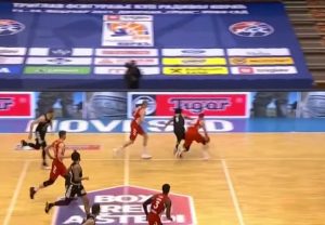 SVA DRAMA STALA U POSLEDNJIH NEKOLIKO SEKUNDI: Pogledajte odlučujući napad i Lazićev potez koji je presudio derbi (VIDEO)