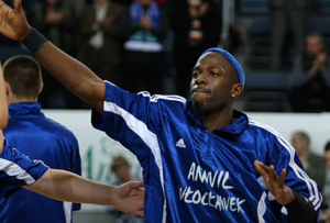 JEDAN OD NAJBOLJIH STRANACA U DRESU CRVENE ZVEZDE: Džerod Henderson ekskluzivno za HotSport! (FOTO) (VIDEO)