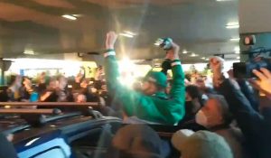 SPEKTAKULARAN DOČEK ZA HEZONJU U GRČKOJ: Navijači ne brinu za virus! (VIDEO)