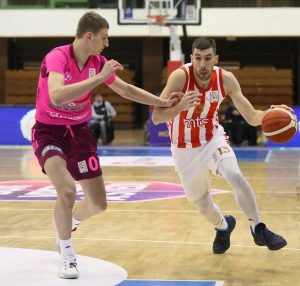 KRAJ PRVOG POLUVREMENA U NOVOM SADU: Mega ima skromnu prednost!